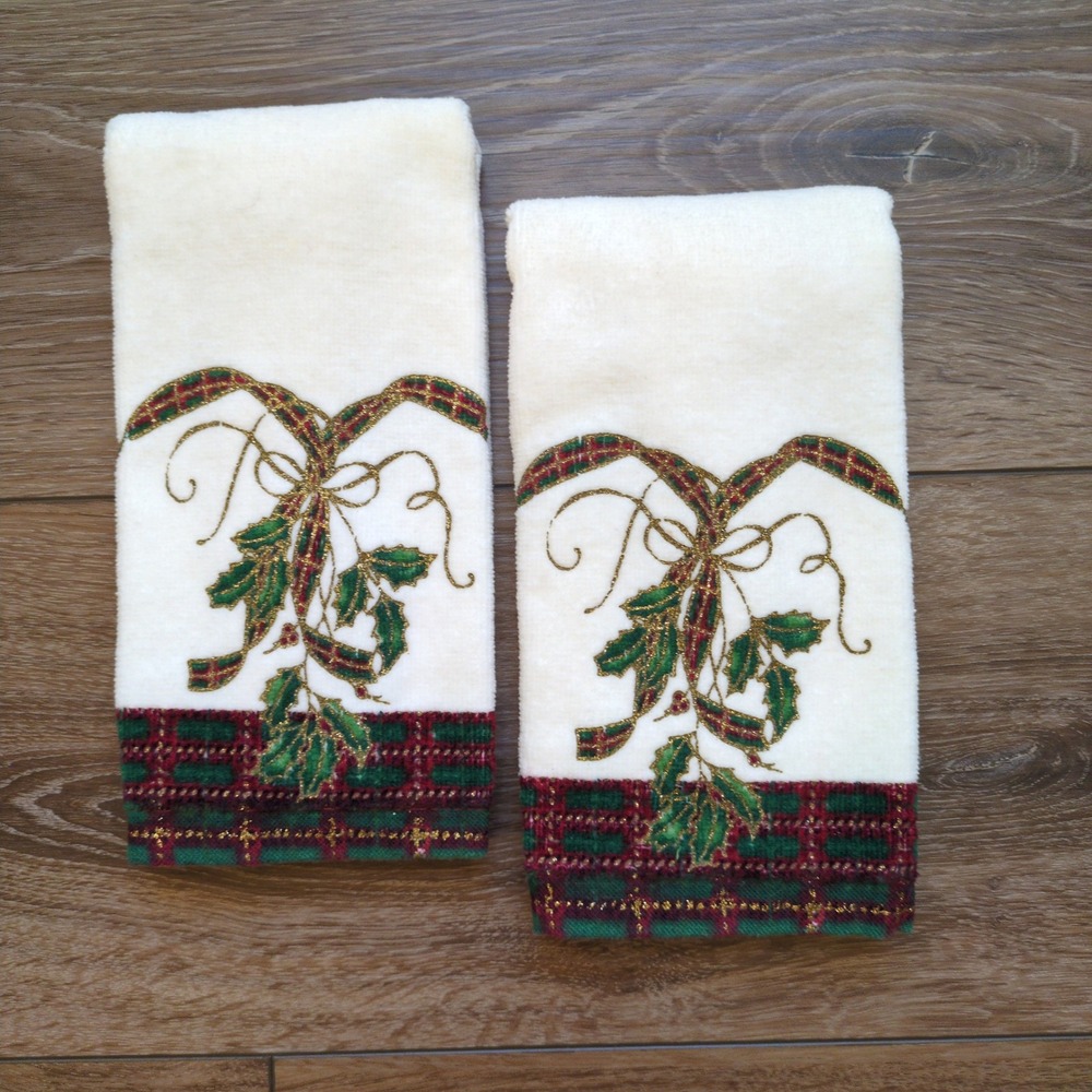 Lenox Holiday Nouveau Fingertip Towels Christmas Holly Mistletoe Plaid Set of 2
